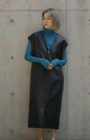 LE CIEL BLEU　 fake leather gilet dress