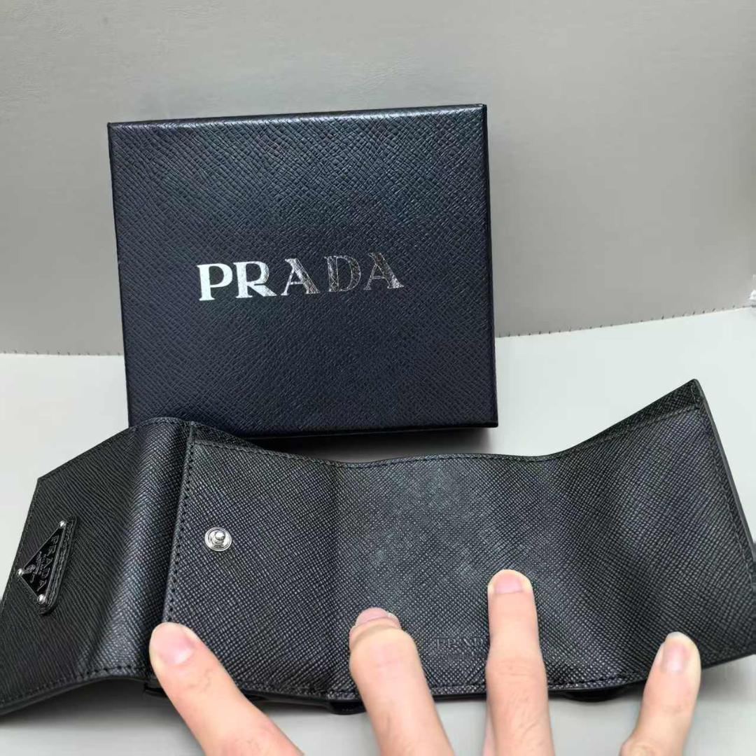 PRADA SAFFIANO トライアングル財布 NERO