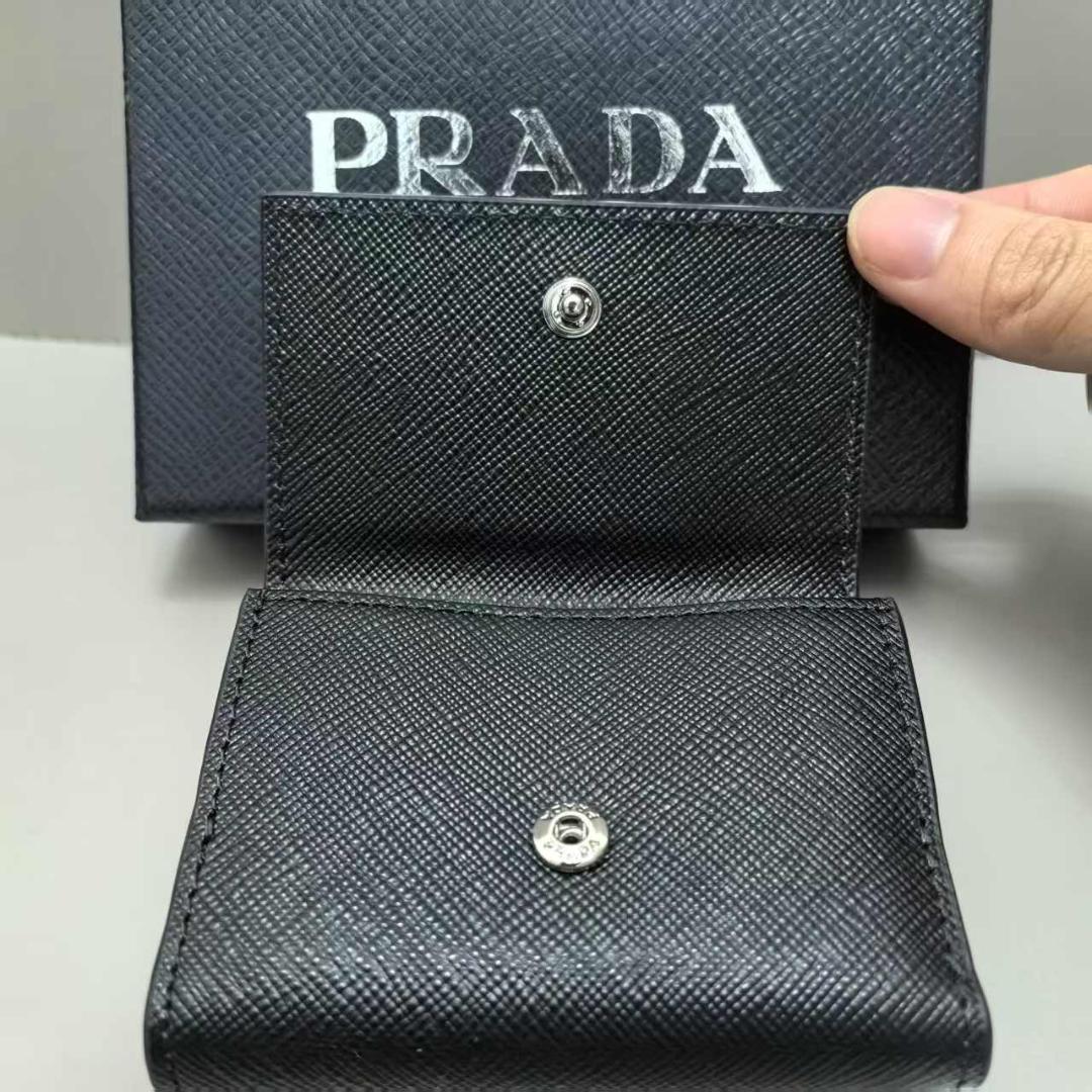 PRADA SAFFIANO トライアングル財布 NERO