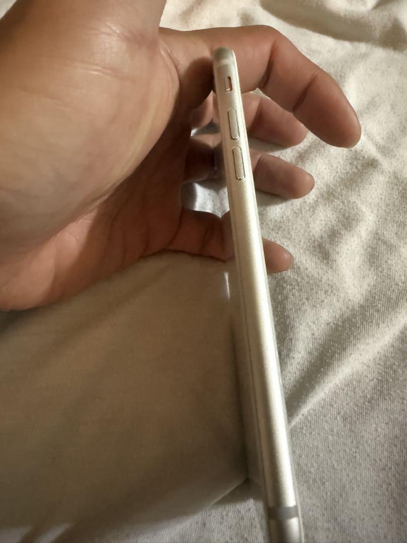 iPhone 8 シルバー