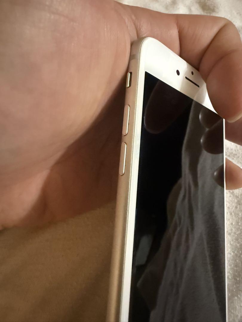 iPhone 8 シルバー