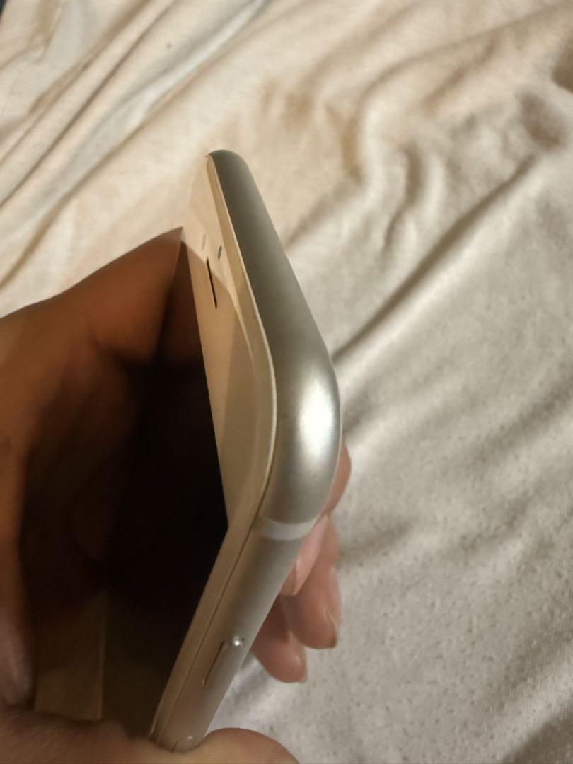 iPhone 8 シルバー