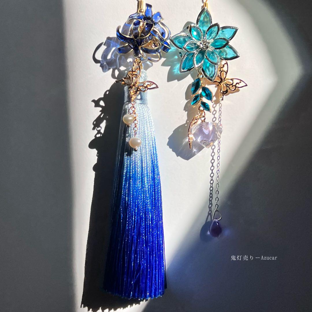 青彼岸花と鬼灯と蓮の和風ピアス イヤリング 蝶々と淡水パール、ロングタッセル付き