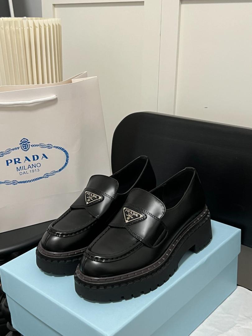 PRADA 厚底　ローファー　エナメル