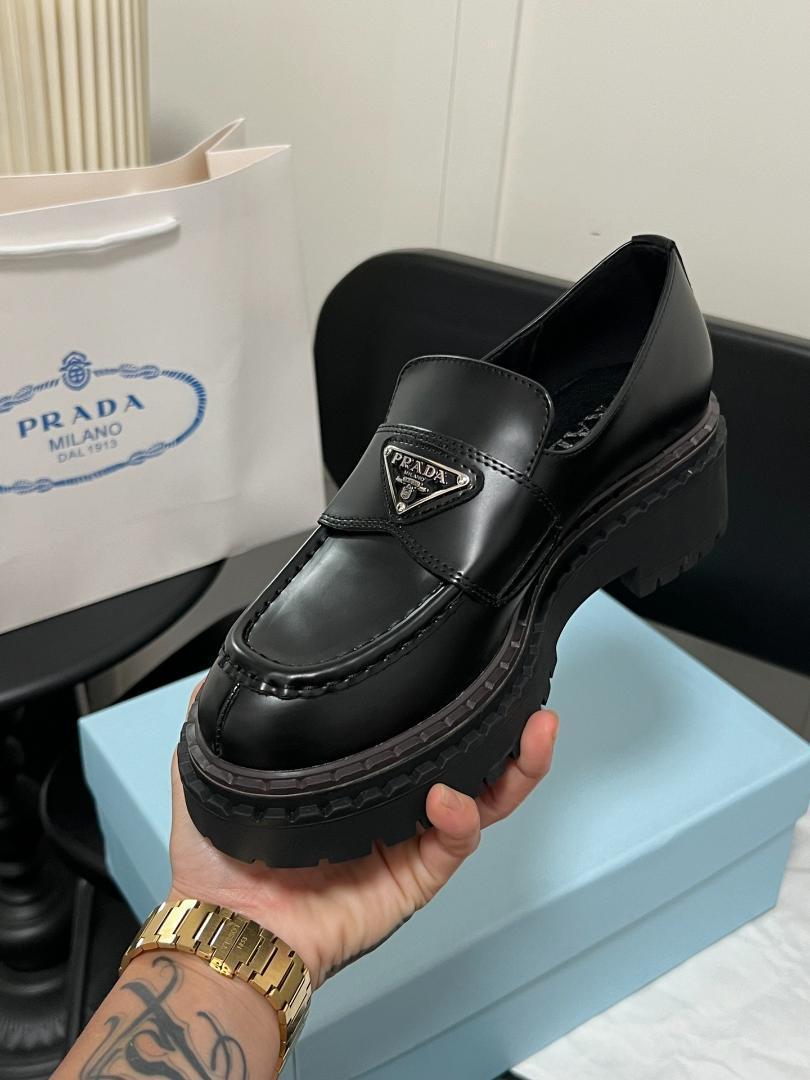 PRADA 厚底　ローファー　エナメル