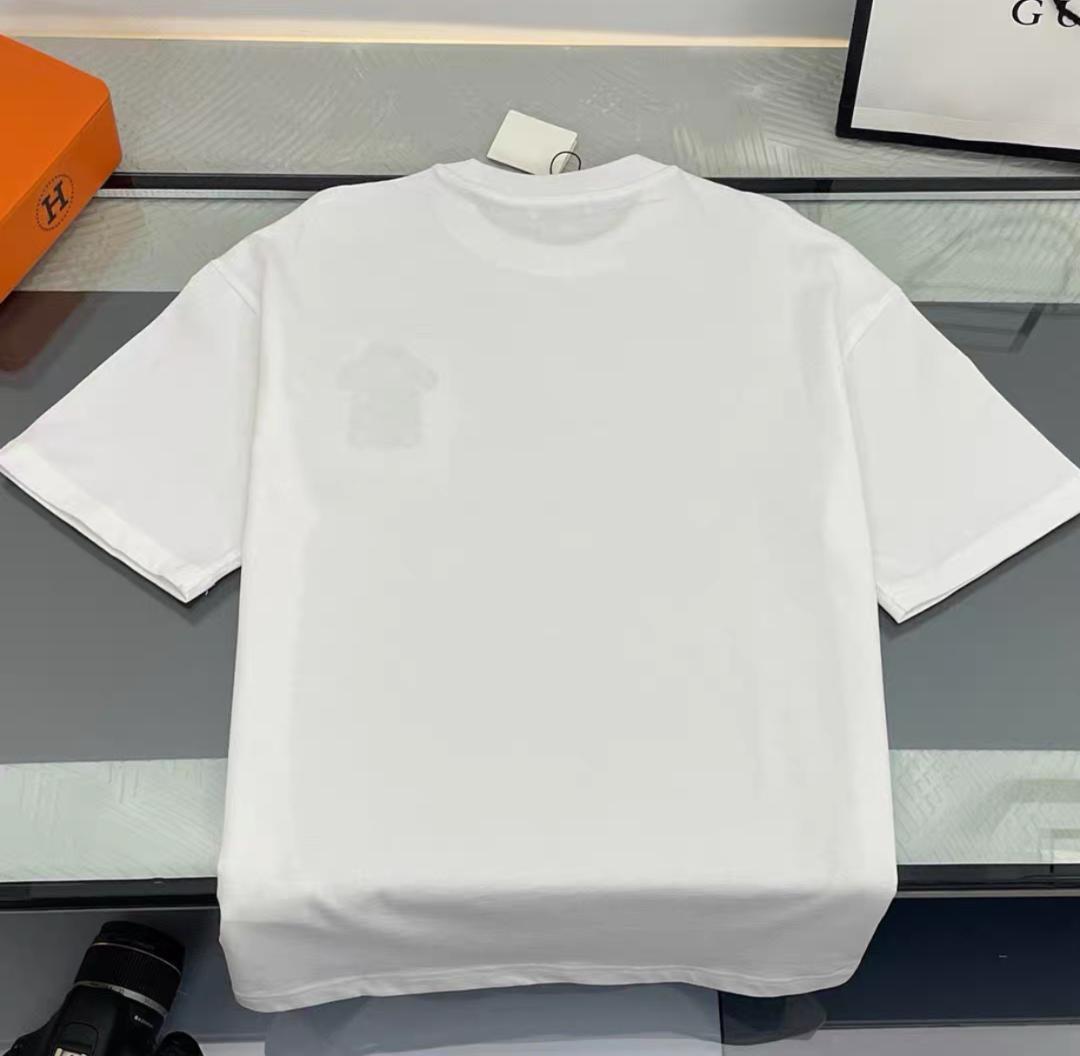 LOEWE ホワイト刺繍デザインTシャツ - メルカリ