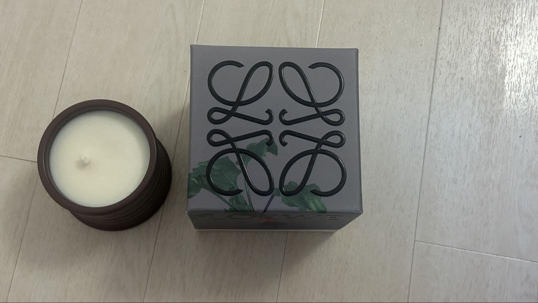 LOEWE ブラウンキャンドル 植物モチーフ170g