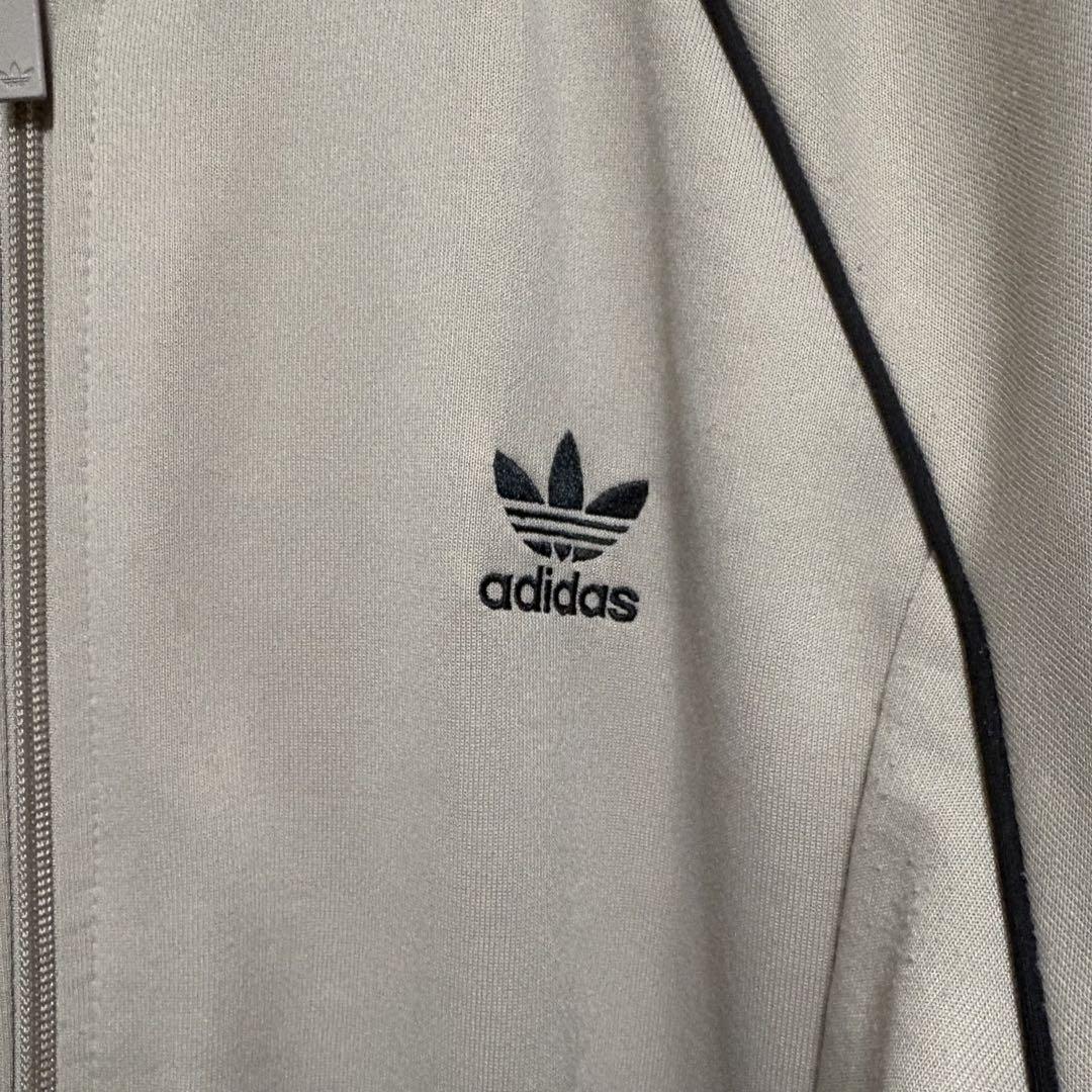 adidas トラックジャケット　ベージュ