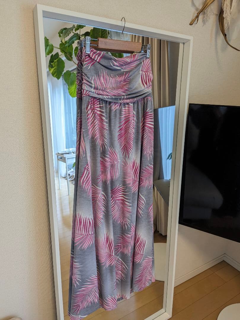 グレーとピンクのベアトップワンピース