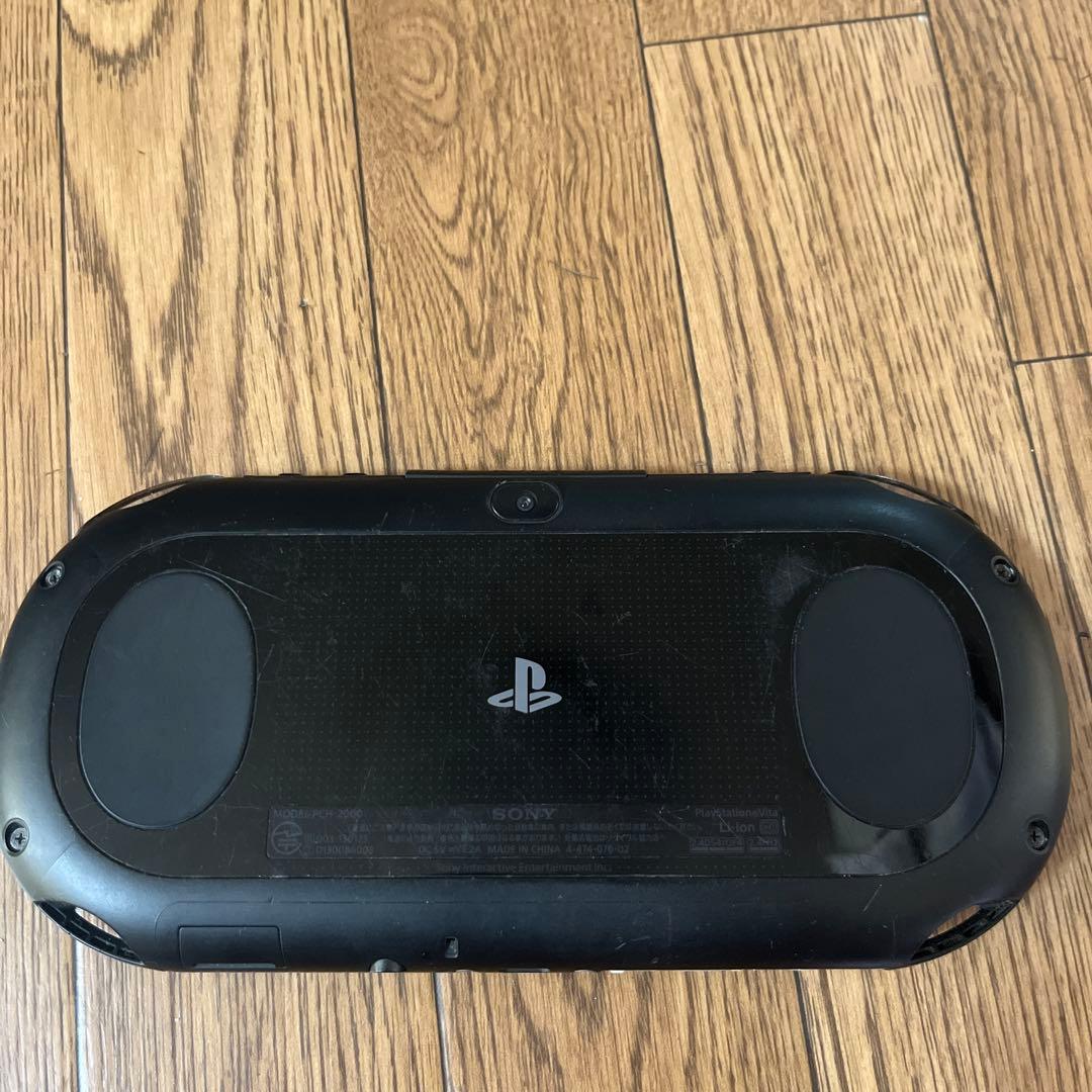 ゲームカード2枚メモリーカード8G付き げ傷や汚れあり