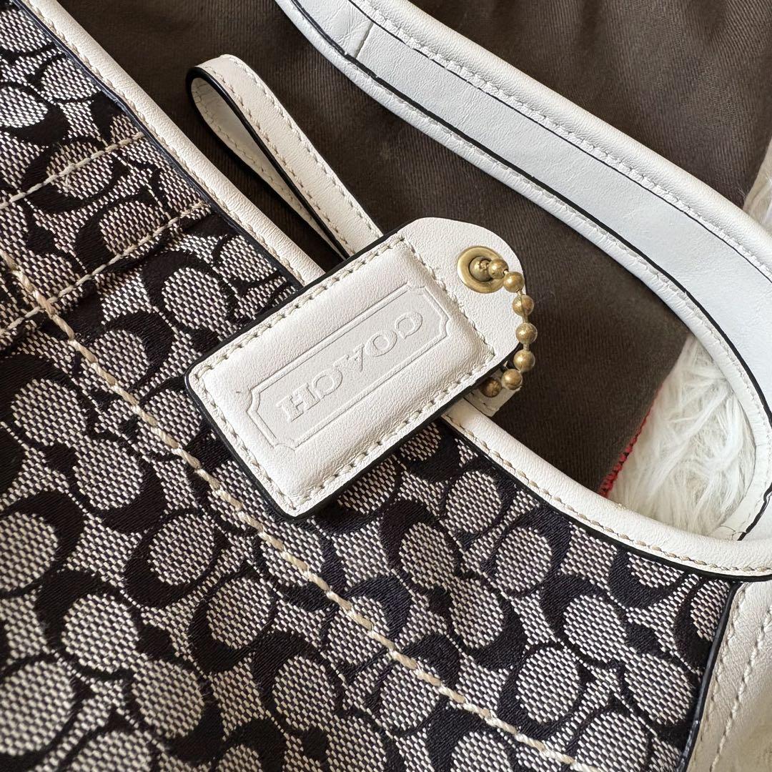 COACHコーチ ワンショルダーバッグ ハーフムーン シグネチャー