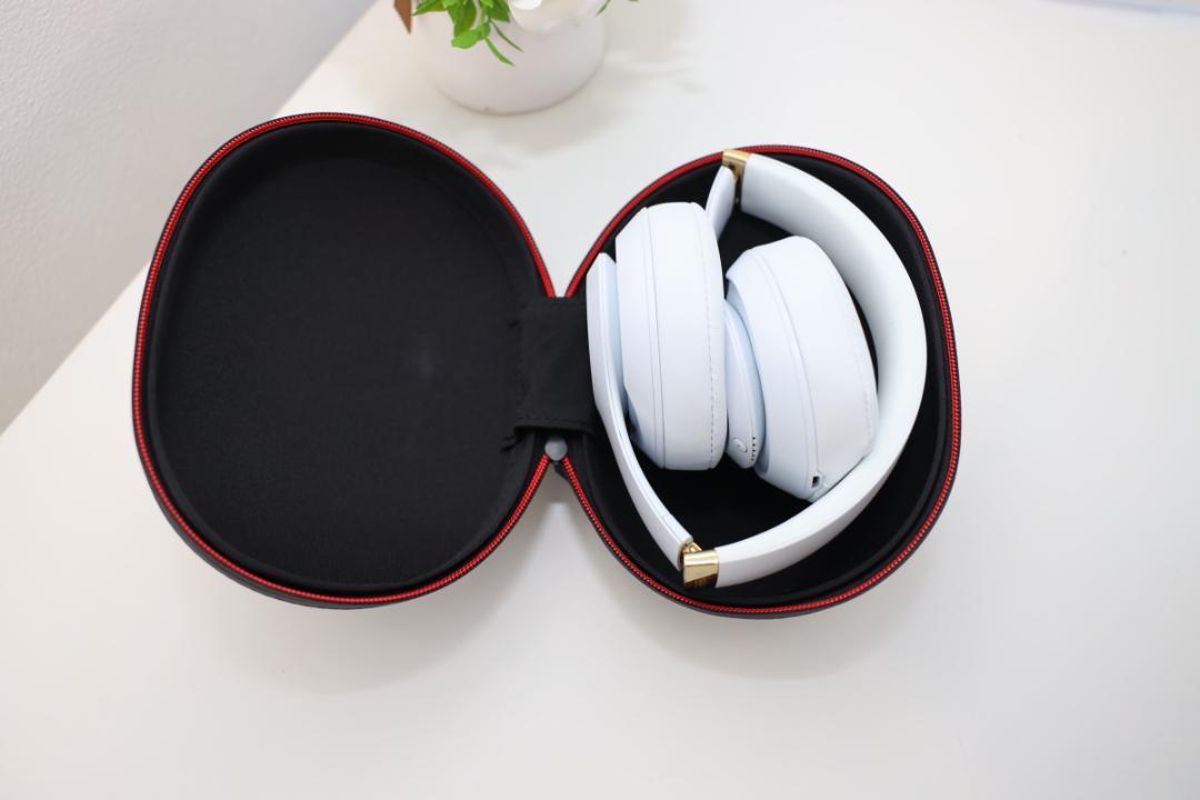 美品 BEATS Studio3 Wireless ホワイト 元箱・附属品