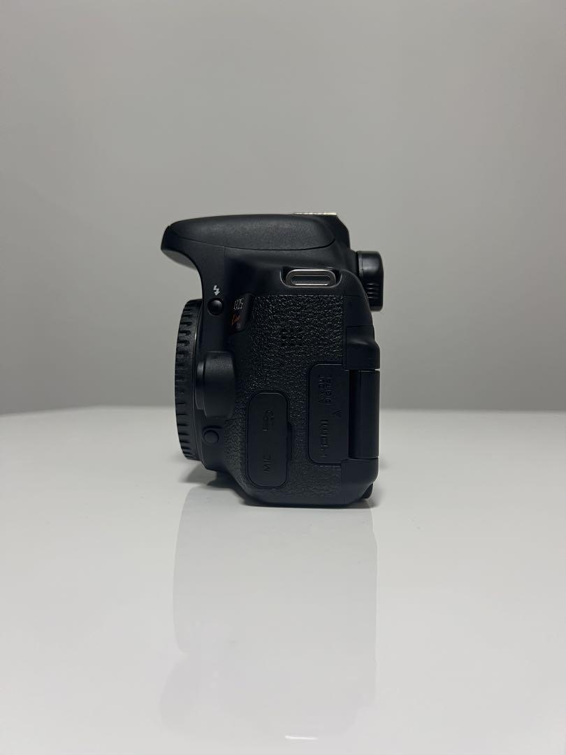 Canon EOS kiss X8i　本体とレンズ2本