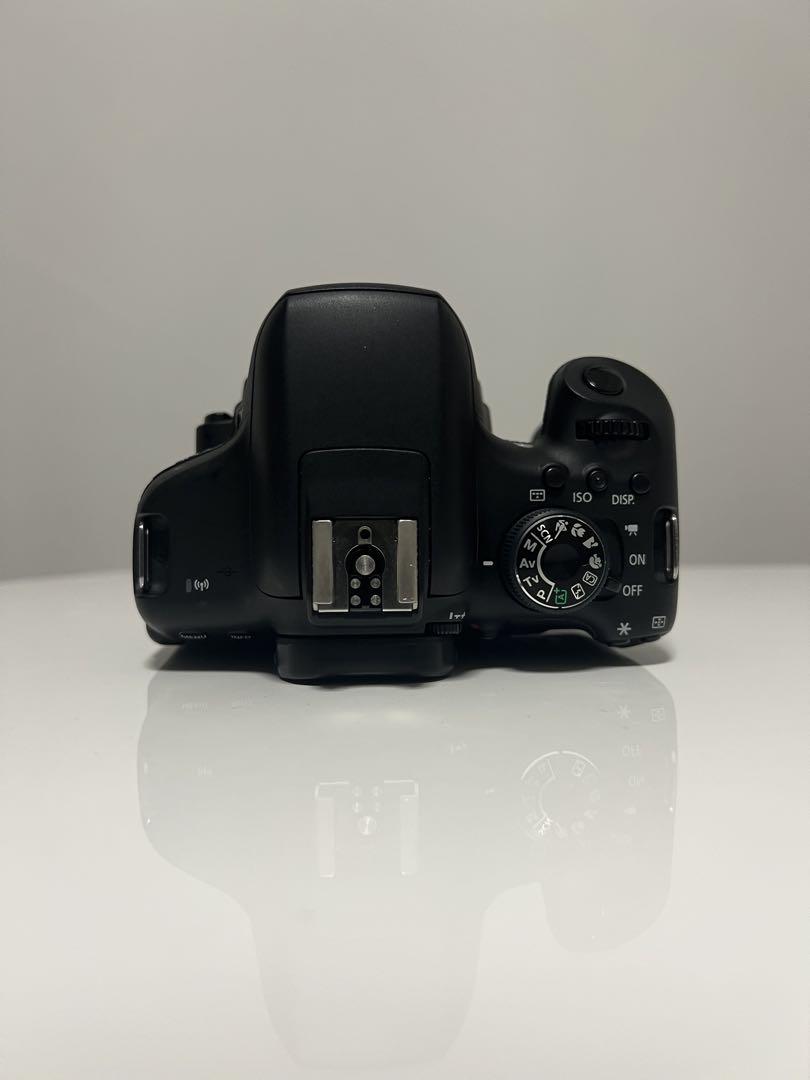 Canon EOS kiss X8i　本体とレンズ2本