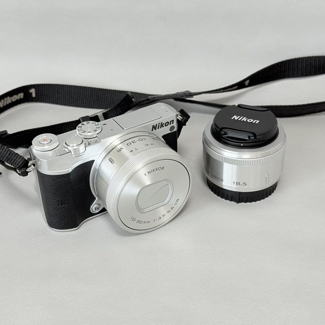 Nikon 1 J5 ダブルレンズキット ミラーレス シルバー Wi-Fi対応