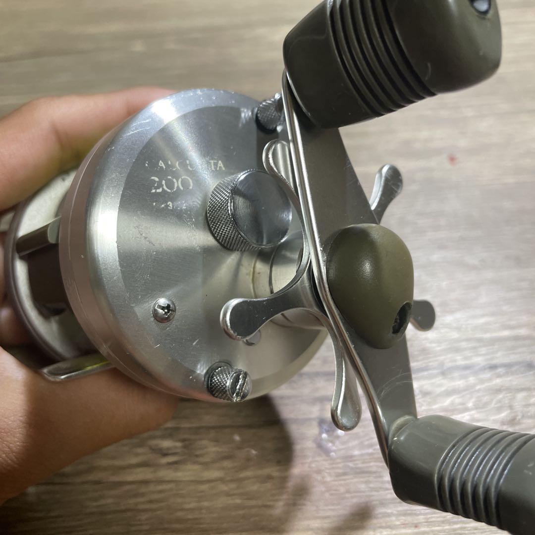 『値下げ可能』SHIMANO 92カルカッタコンクエスト200 シマノ カルカッタ コンクエスト 200 (リール) 価格比較 - 価格.com