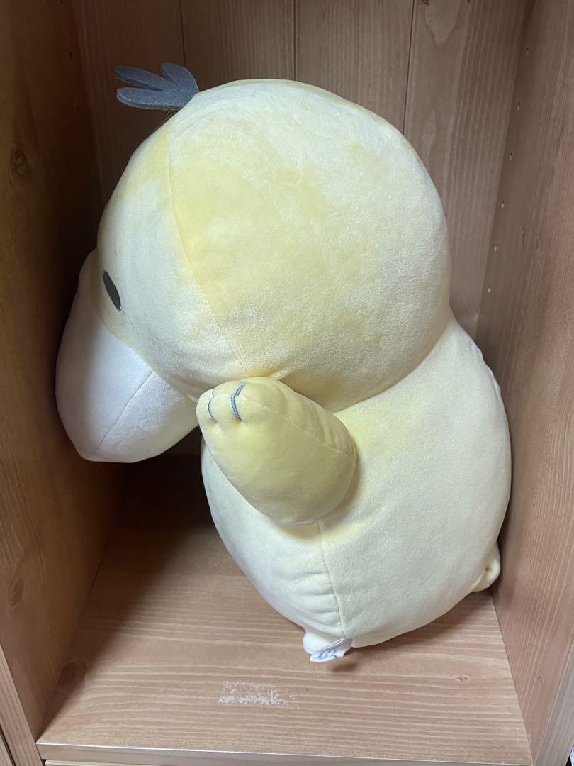 ピカチュウの持っているコダックのぬいぐるみ ポケモンセンターヨコハマR