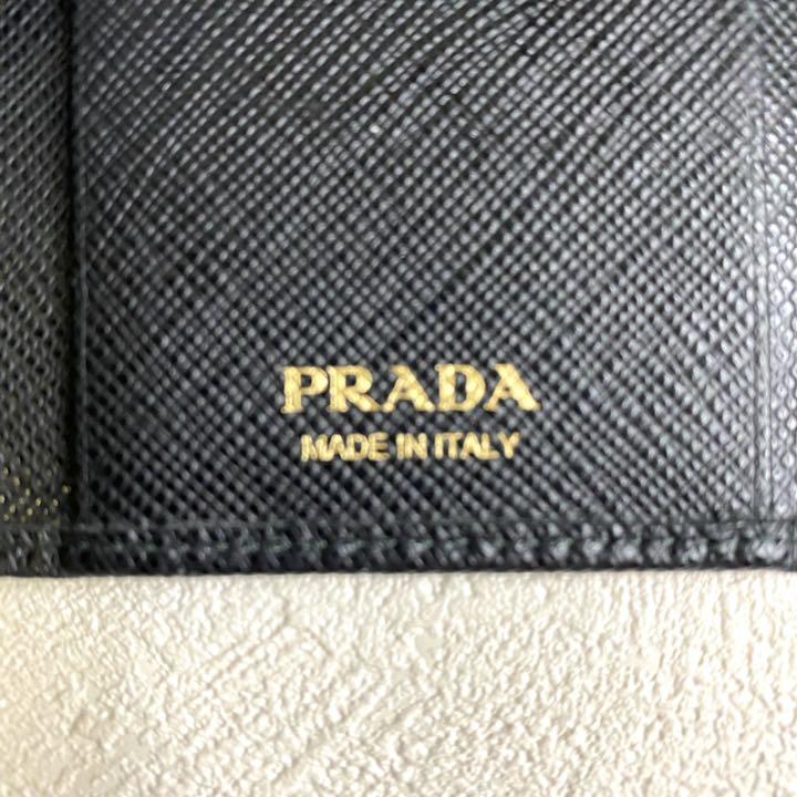 いありませ 美品✨PRADA ロゴ金具 ブラック 黒 6cu8t-m68189952659 プラダ キーケース サフィアーノレザー にプロフィ