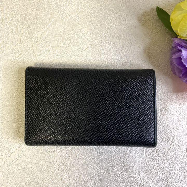 いありませ 美品✨PRADA ロゴ金具 ブラック 黒 6cu8t-m68189952659 プラダ キーケース サフィアーノレザー にプロフィ