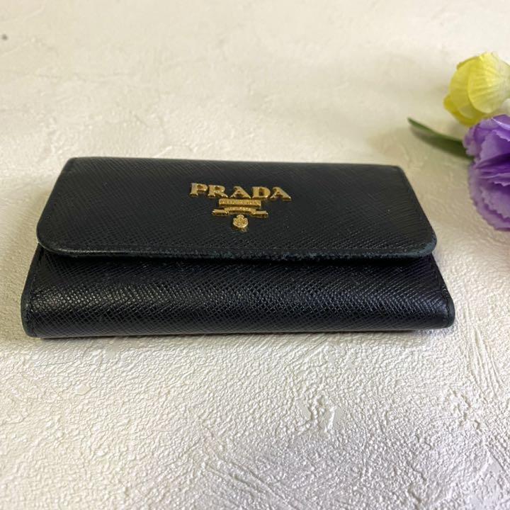 いありませ 美品✨PRADA ロゴ金具 ブラック 黒 6cu8t-m68189952659 プラダ キーケース サフィアーノレザー にプロフィ