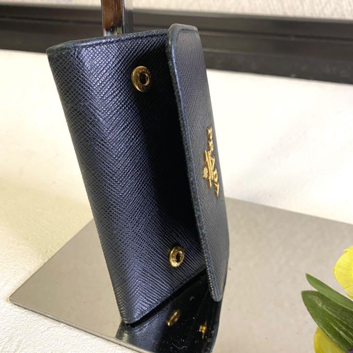 いありませ 美品✨PRADA ロゴ金具 ブラック 黒 6cu8t-m68189952659 プラダ キーケース サフィアーノレザー にプロフィ