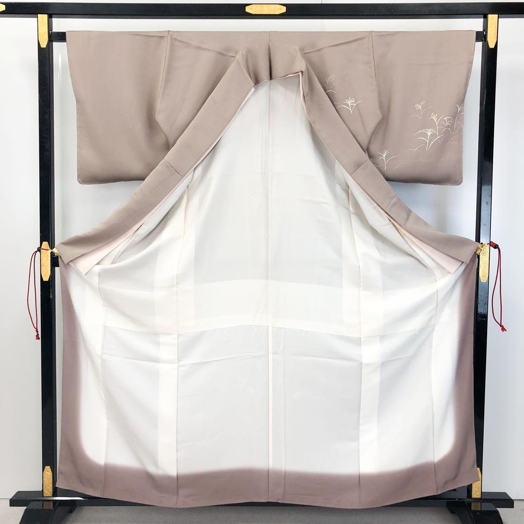 付下げ 上品な草模様 縮緬 梅鼠色 しつけ糸 K-4498 付下げ 上品な草模様 縮緬 梅鼠色 しつけ糸 K-4498