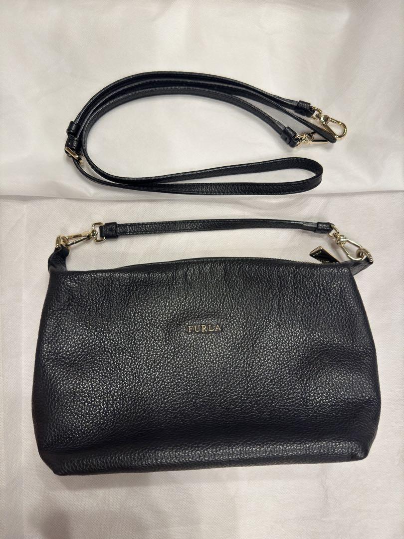 FURLA ブラックレザー ショルダーバッグ - メルカリ