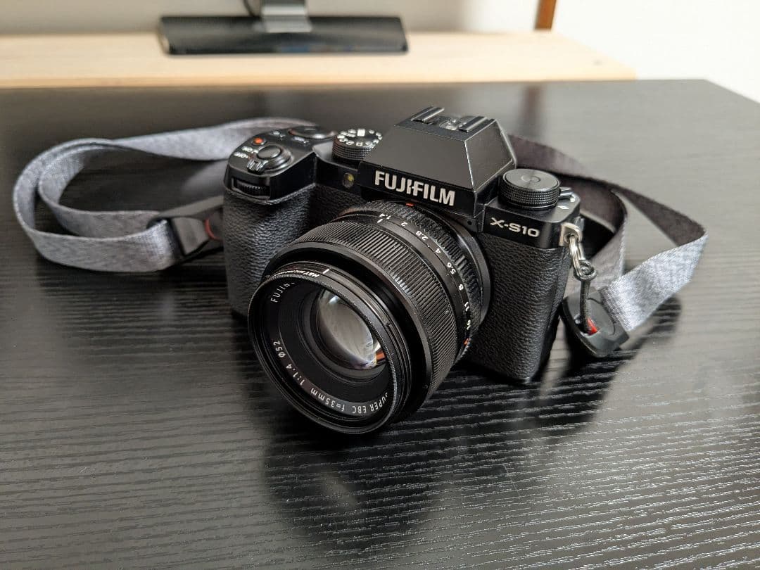 FUJIFILM X-S10 ボディ レンズなし目立った傷や汚れなし