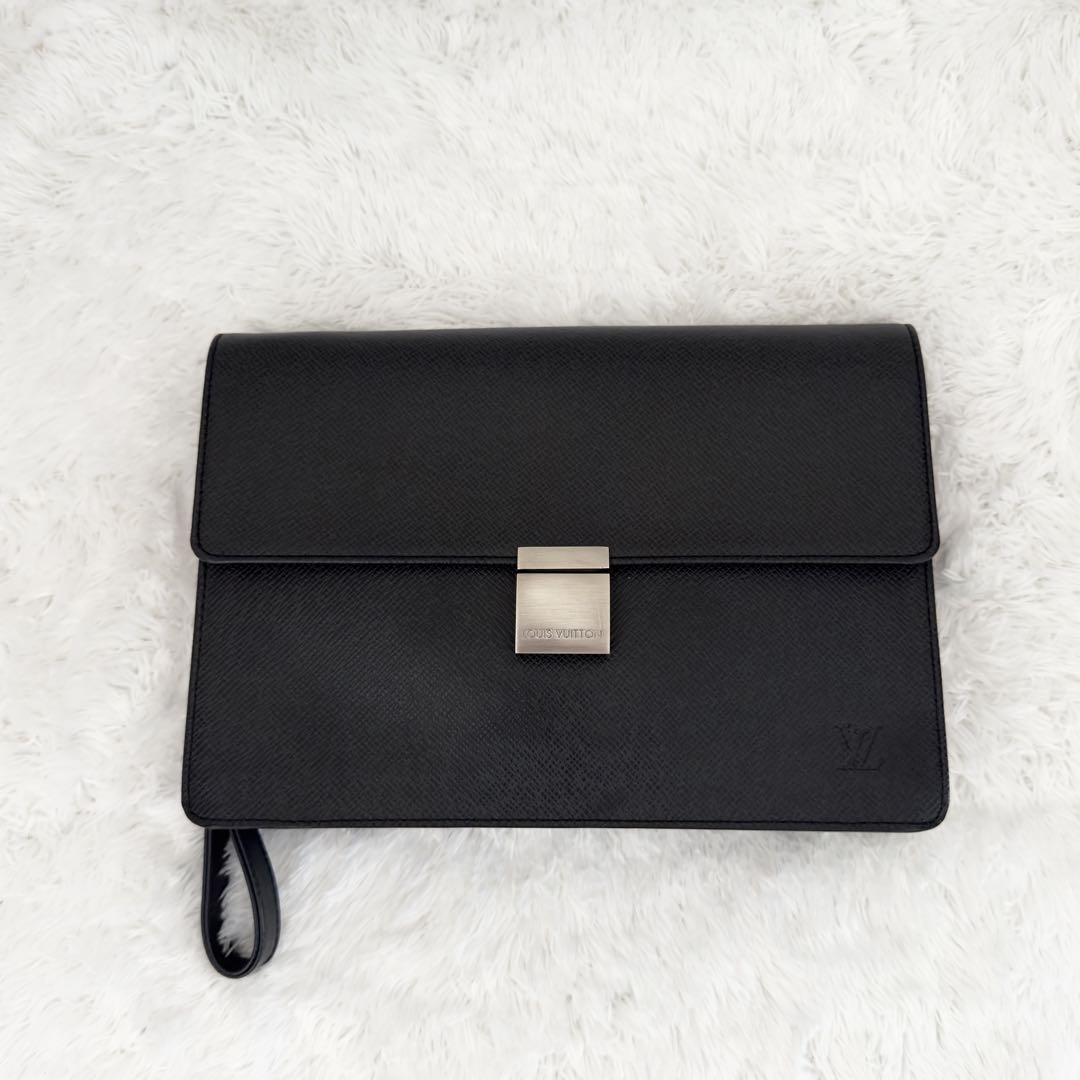 美品✨ルイヴィトン タイガ セレンガ クラッチバッグ LVロゴ レザー ブラック 極美品✨ LOUIS VUITTON ルイヴィトン クラッチバッグ タイガ