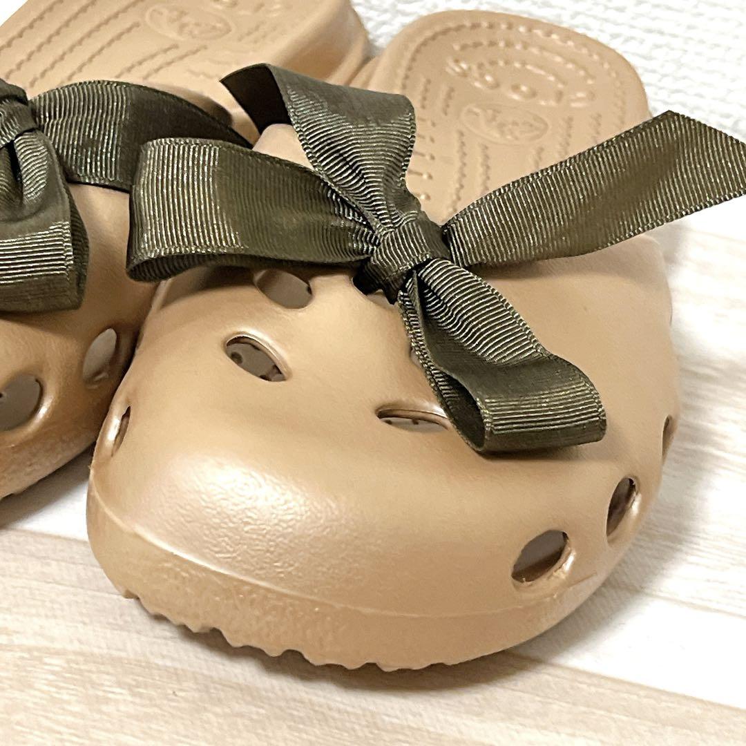 極美品　クロックス crocs オードリー audrey w6 22.5 リボン 未使用級 クロックス オードリー audrey w6 22.5 リボン - メルカリ