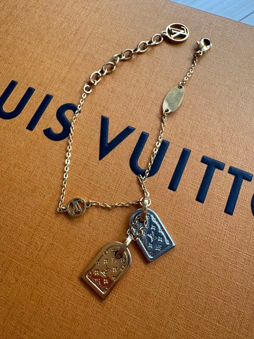 Louis Vuitton チャーム付きブレスレット きLOUIS VUITTON