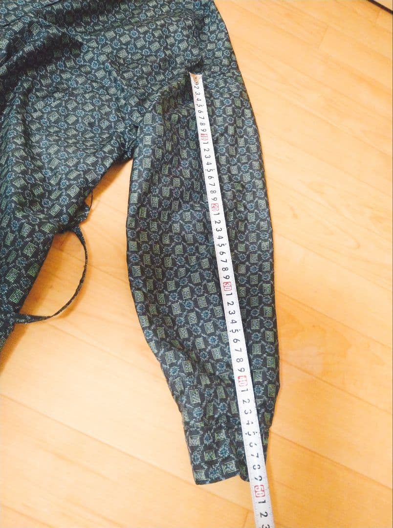 大島紬着物リメイクワンピース黒地に青と黄緑の模様