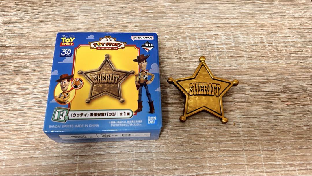 トイストーリー 一番くじ F賞 ウッディの保安官バッジ - メルカリ