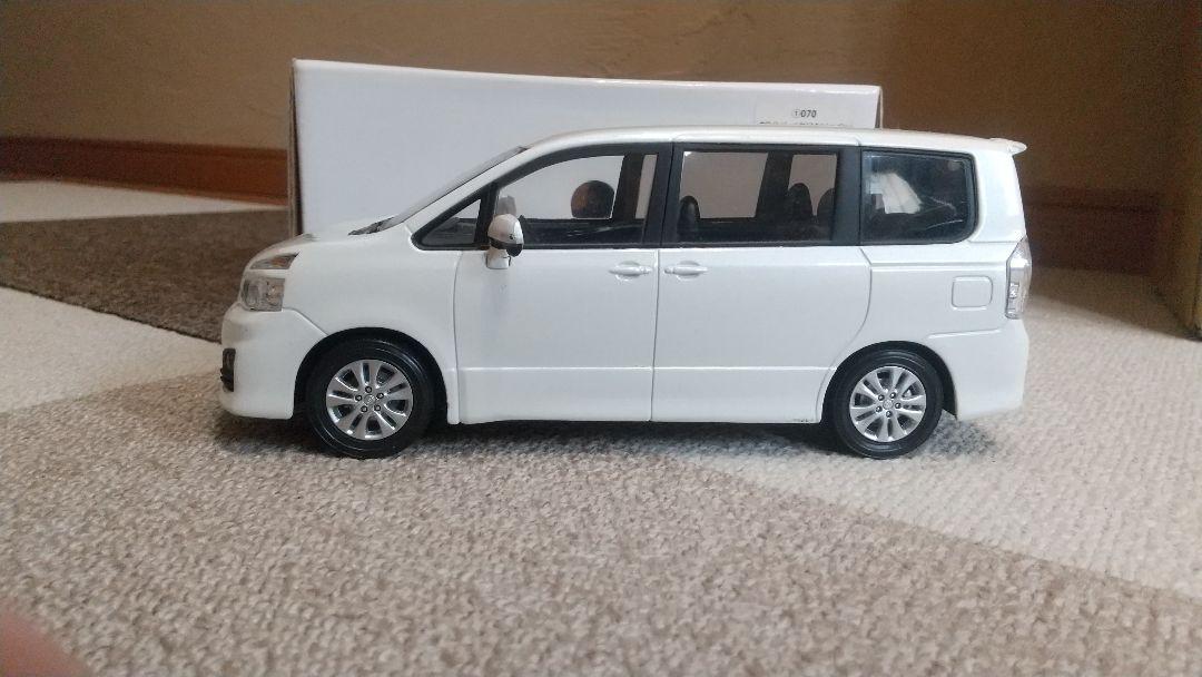 トヨタＧ'z VOXY色サンプルミニカー トヨタG'z VOXY色サンプルミニカー - メルカリ