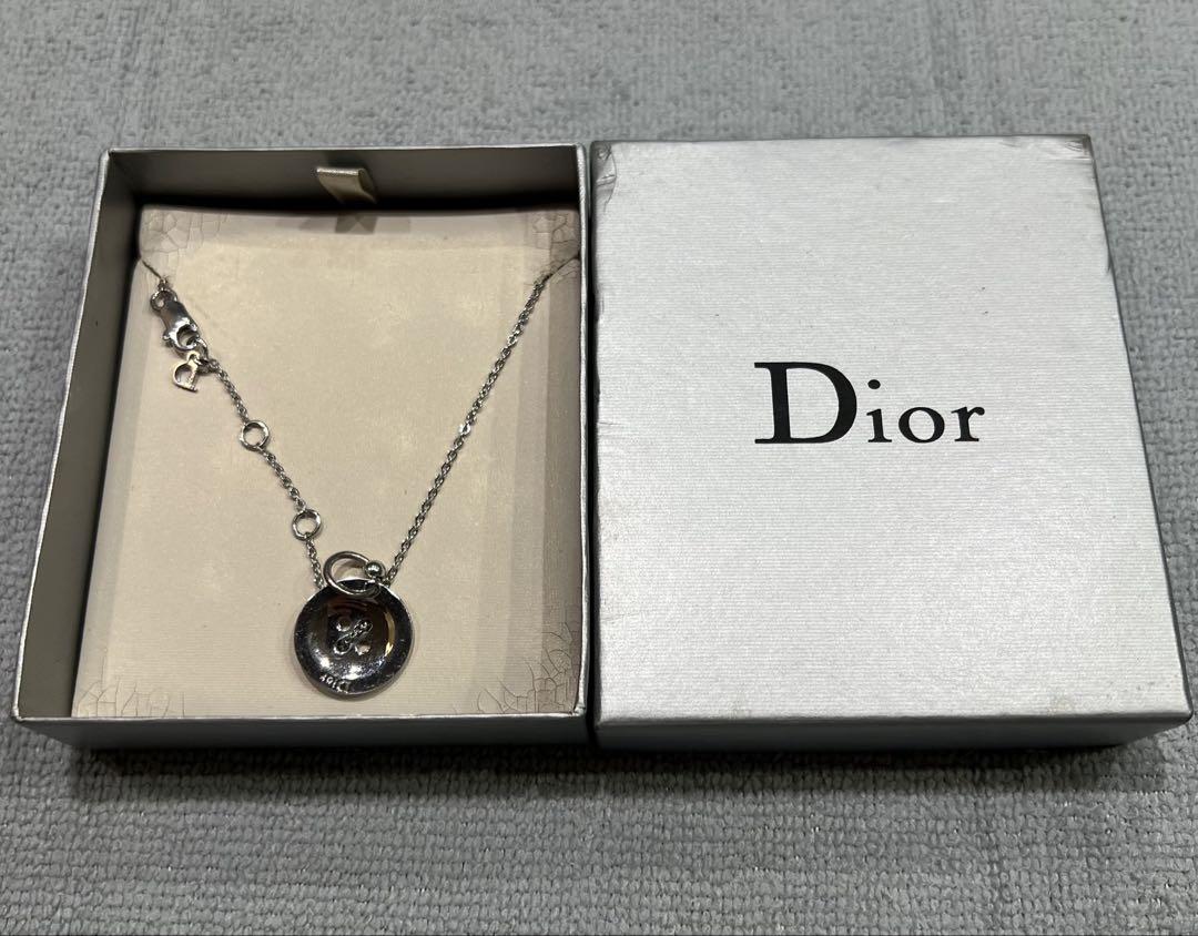 Dior シルバー ボタン型ネックレス