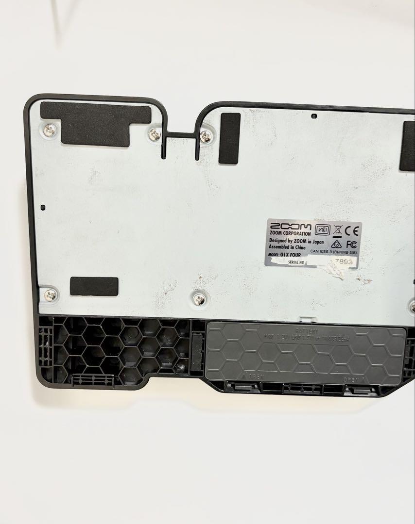 激安　ZOOM G1X FOUR ギターエフェクター　専用アダプター付き