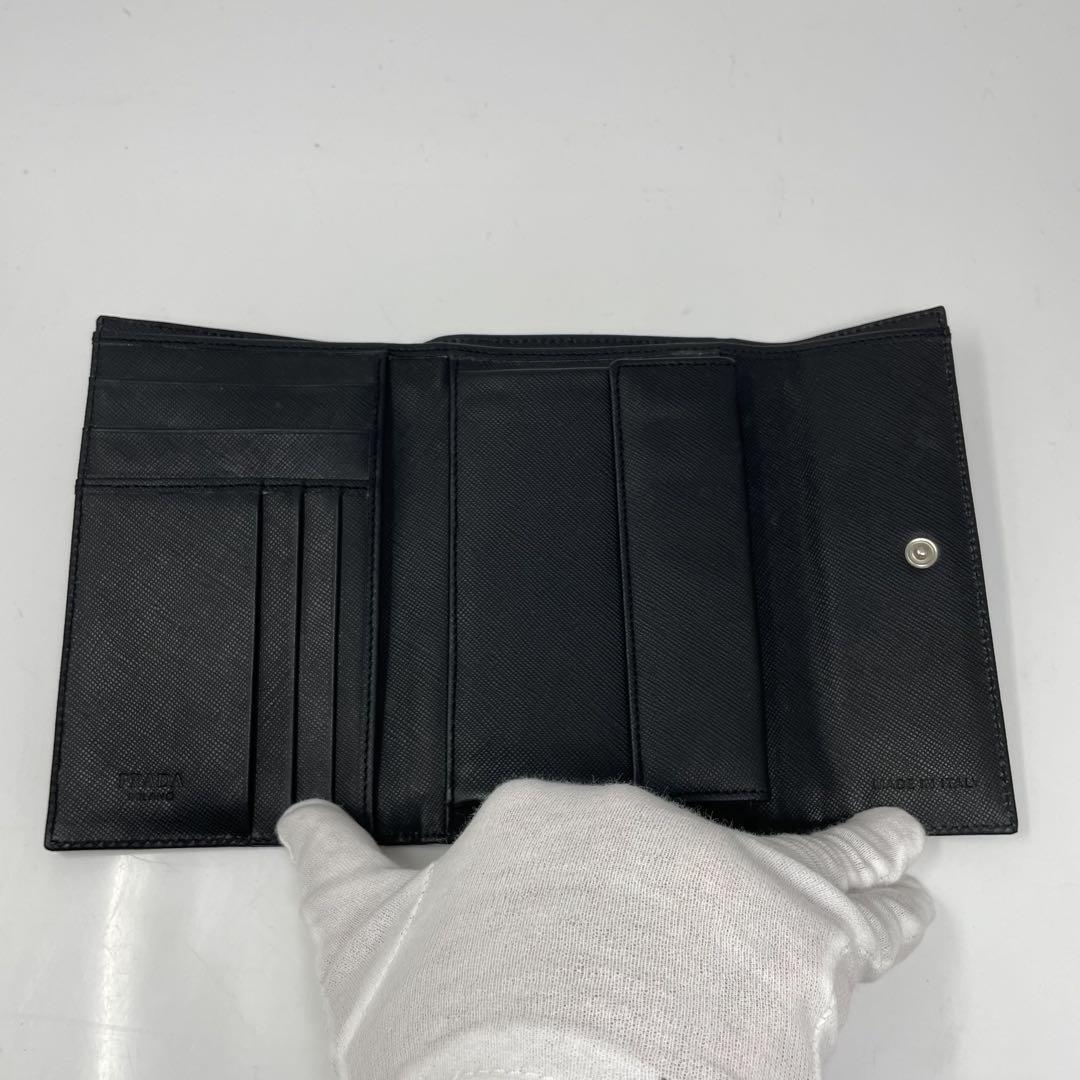PRADA 折り財布