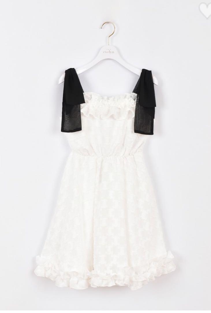 新品 evelynワンピース evelyn スクエアフリル花柄OP ワンピース