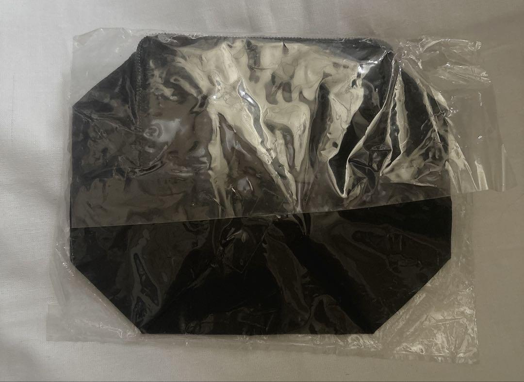 新品・未使用 PRADAポーチ