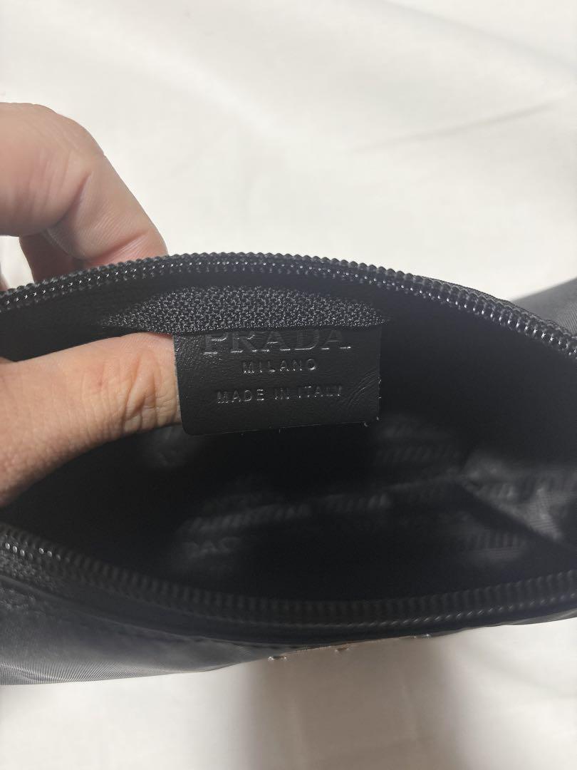 新品・未使用 PRADAポーチ