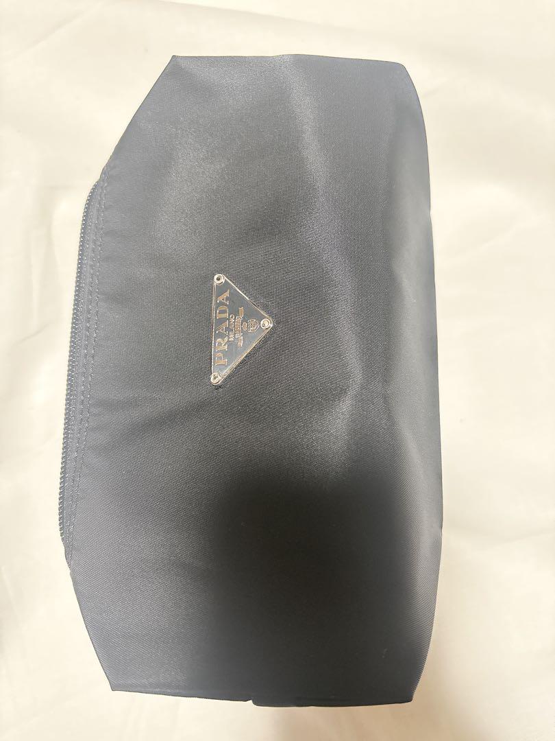 新品・未使用 PRADAポーチ