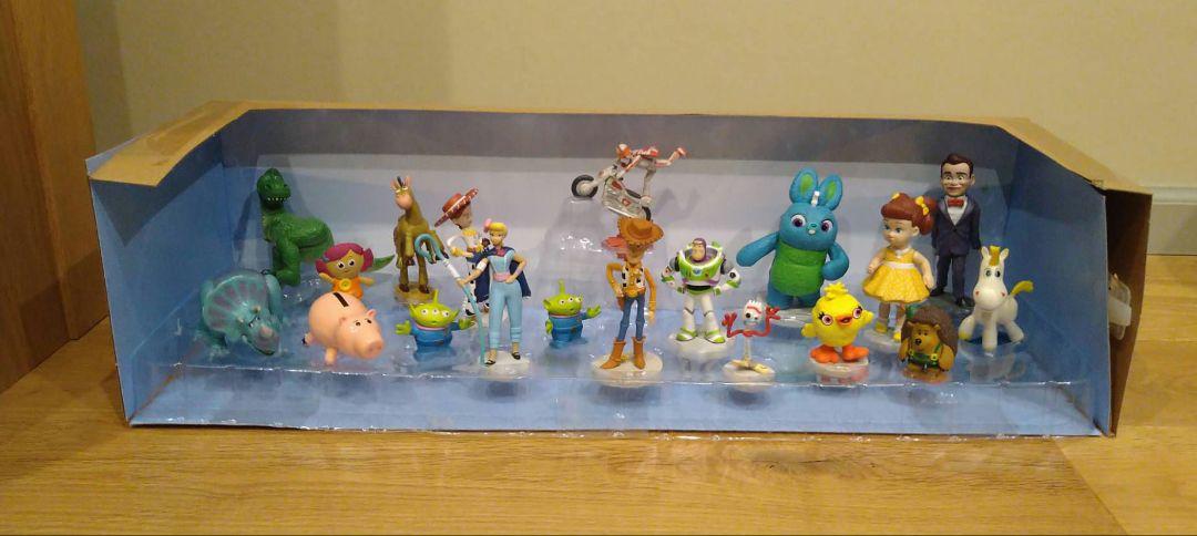 トイストーリー4 フィギュアセット　ディズニーピクサー