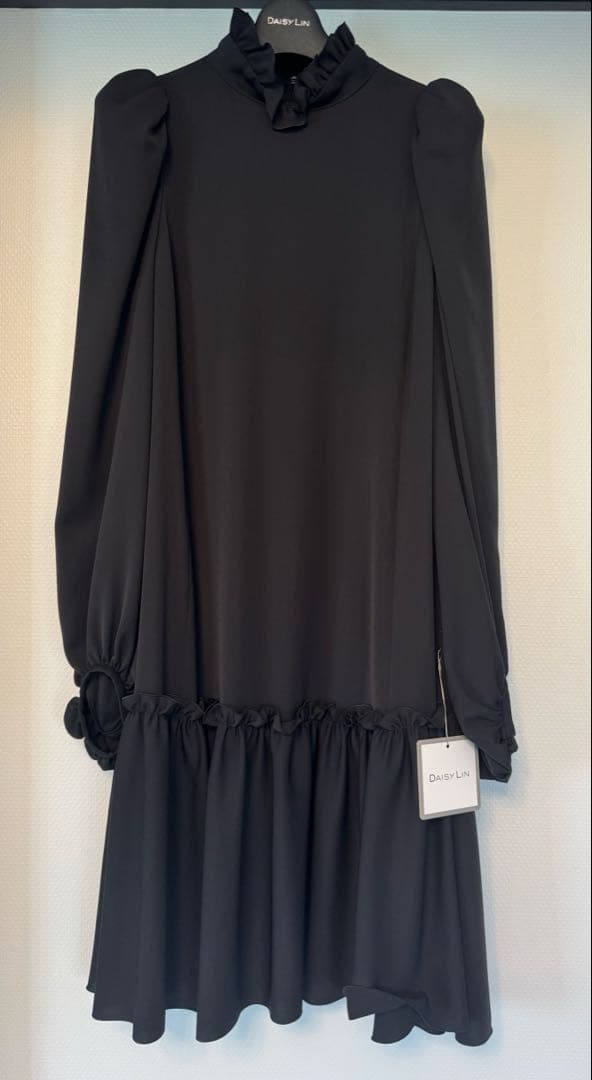 DAISYLINブラックフリルワンピース42サイズ新品未使用 DAISYLINブラックフリルワンピース42サイズ新品未使用