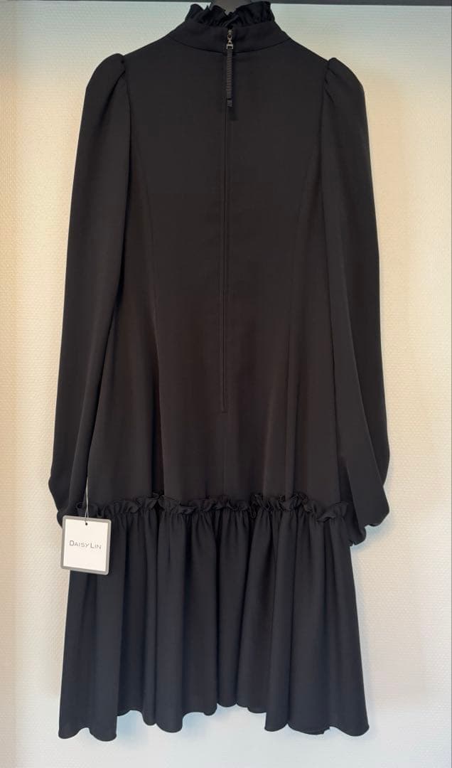 DAISYLINブラックフリルワンピース42サイズ新品未使用 DAISYLINブラックフリルワンピース42サイズ新品未使用