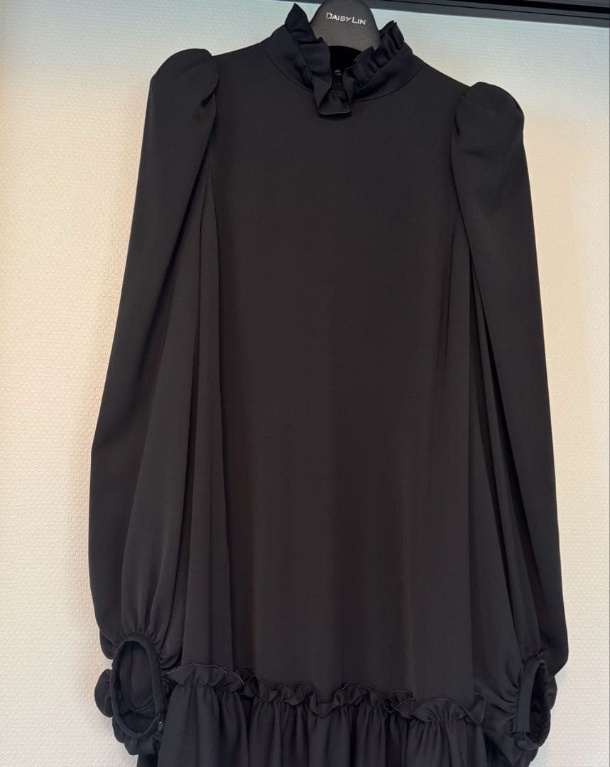 DAISYLINブラックフリルワンピース42サイズ新品未使用 DAISYLINブラックフリルワンピース42サイズ新品未使用