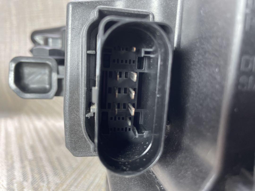 アウディ Q7 4MB 4MG マトリックスビーム右ライト 4M0941784D