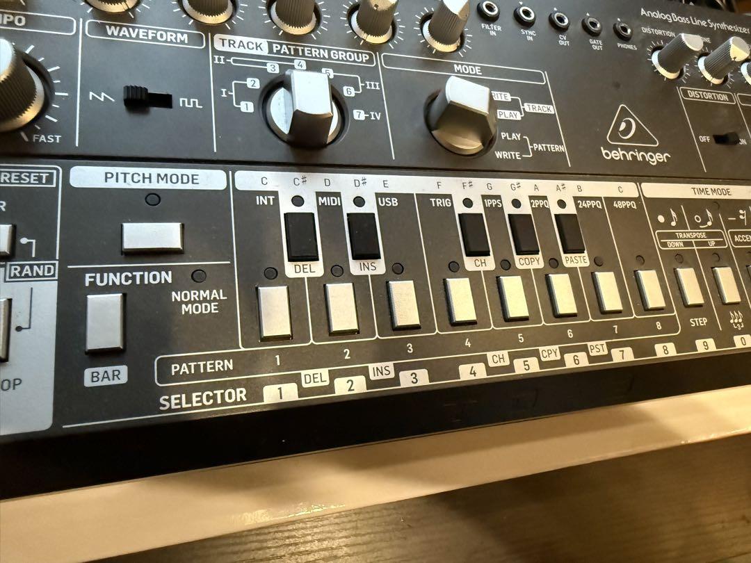 behringer TD-3 アナログシンセサイザー