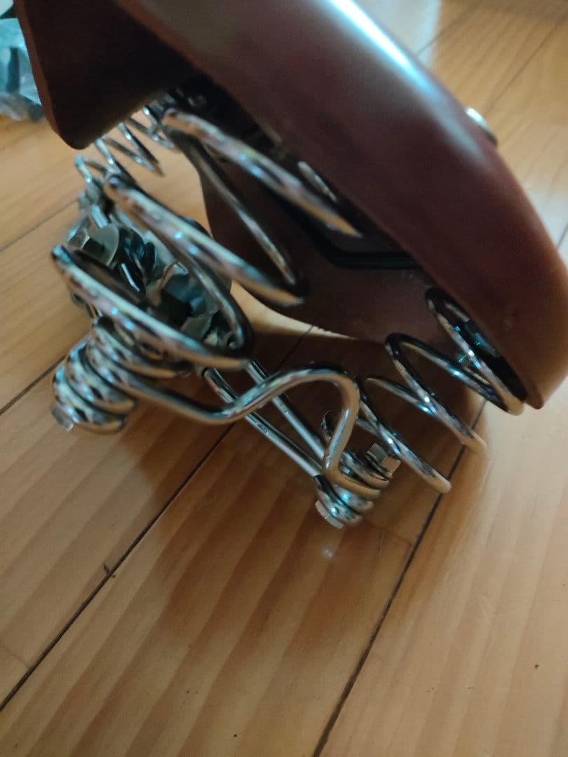 ブラウンレザーサドル