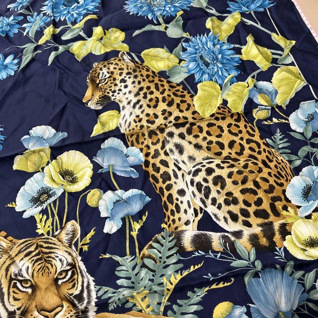 フェラガモ　トラとヒョウのシルクのスカーフ Salvatore Ferragamo フェラガモ スカーフ シルク 虎 動物