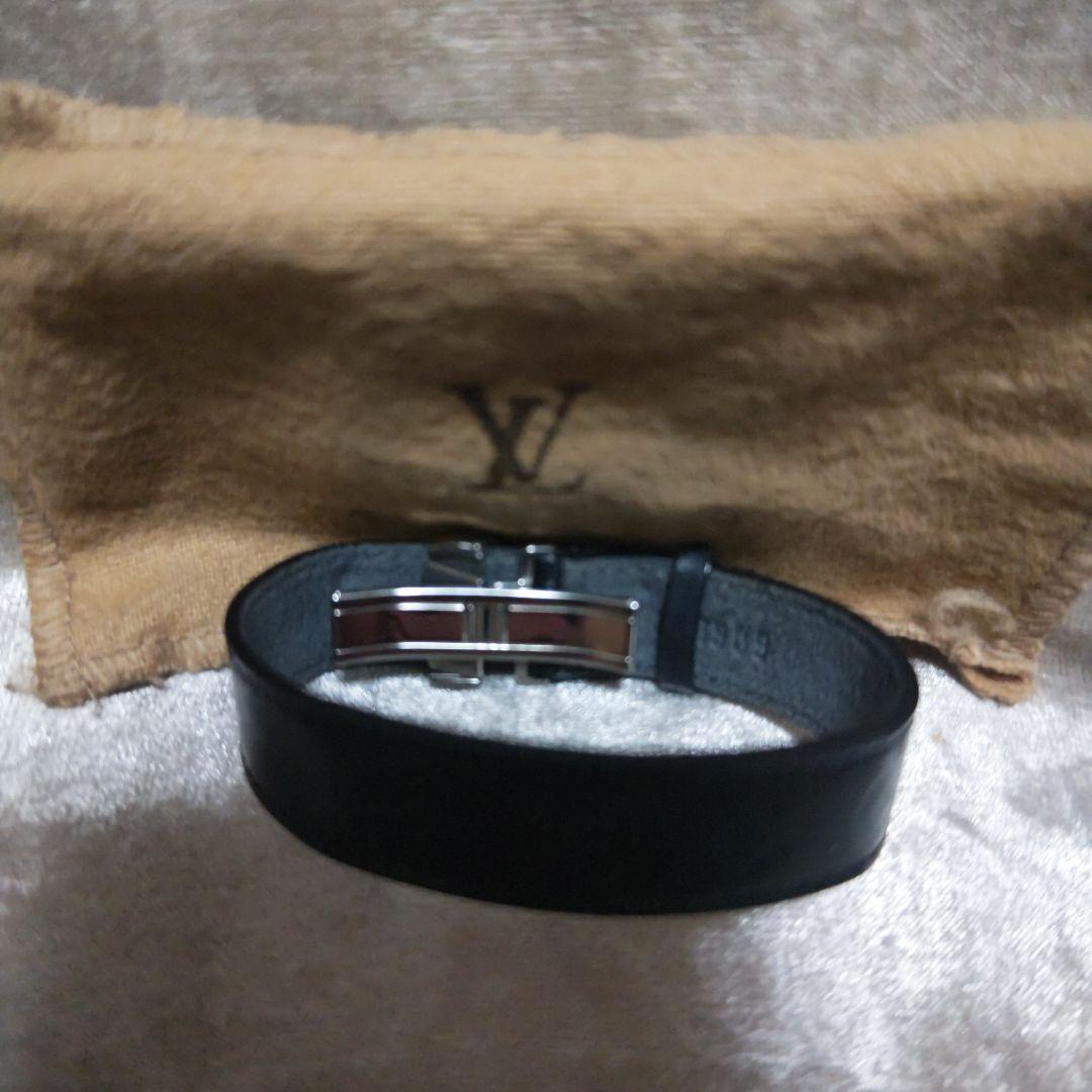 Louis Vuitton ブラックレザーバングル